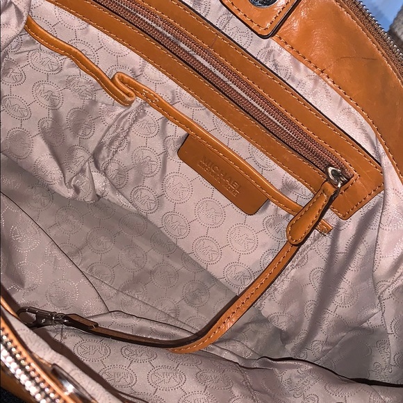 MK Handbag with long detachable straps authentic - Picture 6 of 8